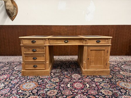 Klassiek-Engels-Antiek-Oud-Chesterfield-Teak-Bureau-Partnerdesk-Bruin-Lederen-Inleg