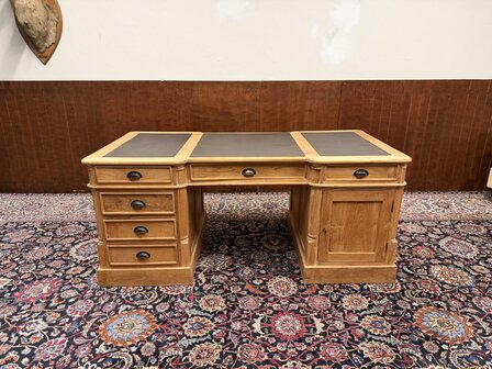Klassiek-Engels-Antiek-Oud-Chesterfield-Teak-Bureau-Partnerdesk-Bruin-Lederen-Inleg