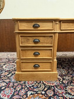 Klassiek-Engels-Antiek-Oud-Chesterfield-Teak-Bureau-Partnerdesk-Bruin-Lederen-Inleg