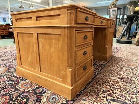 Klassiek-Engels-Antiek-Oud-Chesterfield-Teak-Bureau-Partnerdesk-Bruin-Lederen-Inleg