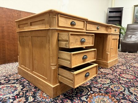 Klassiek-Engels-Antiek-Oud-Chesterfield-Teak-Bureau-Partnerdesk-Bruin-Lederen-Inleg