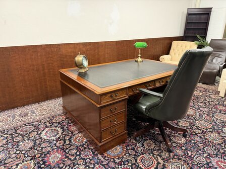 Klassiek-Engels-Antiek-Oud-Chesterfield-Eikenhout-Bureau-Desk-Partnerdesk-Zwart-Leder-Inleg