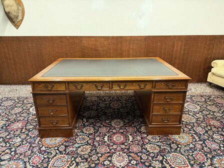 Klassiek-Engels-Antiek-Oud-Chesterfield-Eikenhout-Bureau-Desk-Partnerdesk-Zwart-Leder-Inleg