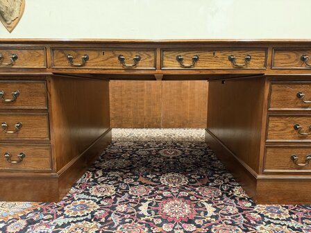 Klassiek-Engels-Antiek-Oud-Chesterfield-Eikenhout-Bureau-Desk-Partnerdesk-Zwart-Leder-Inleg