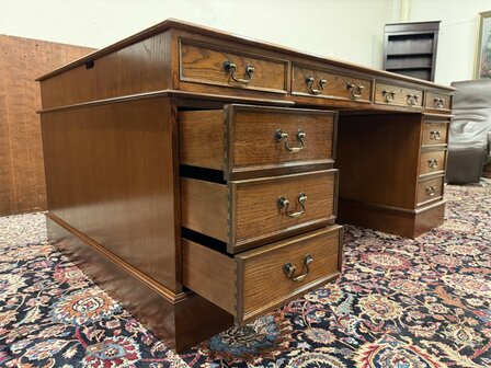 Klassiek-Engels-Antiek-Oud-Chesterfield-Eikenhout-Bureau-Desk-Partnerdesk-Zwart-Leder-Inleg
