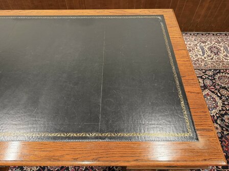 Klassiek-Engels-Antiek-Oud-Chesterfield-Eikenhout-Bureau-Desk-Partnerdesk-Zwart-Leder-Inleg