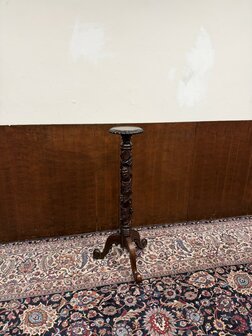 Klassiek-Engels-Antiek-Oud-Chesterfield-Pied-de-stalle-plantenstandaard