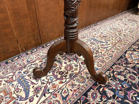 Klassiek-Engels-Antiek-Oud-Chesterfield-Pied-de-stalle-plantenstandaard