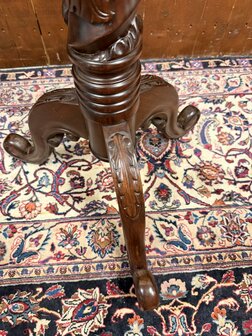 Klassiek-Engels-Antiek-Oud-Chesterfield-Pied-de-stalle-plantenstandaard