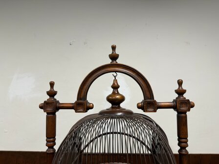 Klassiek-Engels-Oud-Antiek-Vogelkooi-op-standaard-Vogel-Voliere