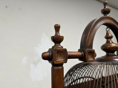 Klassiek-Engels-Oud-Antiek-Vogelkooi-op-standaard-Vogel-Voliere