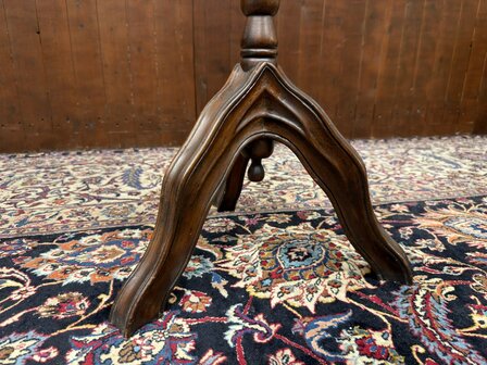 Klassiek-Engels-Oud-Antiek-Vogelkooi-op-standaard-Vogel-Voliere