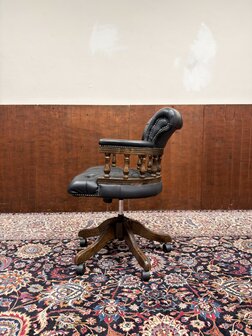 Engels-Klassiek-Antiek-Oud-Chesterfield-Bureaustoel-Captain-Chair-Zwart-Leder