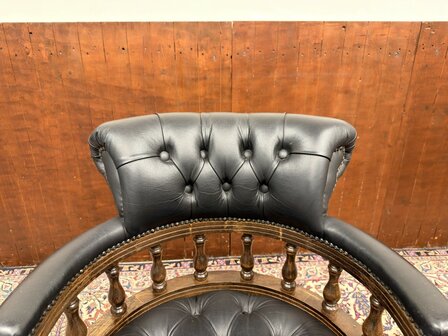 Engels-Klassiek-Antiek-Oud-Chesterfield-Bureaustoel-Captain-Chair-Zwart-Leder