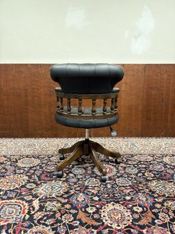 Engels-Klassiek-Antiek-Oud-Chesterfield-Bureaustoel-Captain-Chair-Zwart-Leder