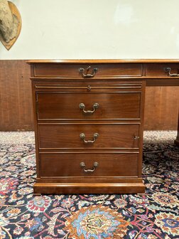 Engels-Antiek-Klassiek-Oud-Chesterfield-Bureau-Desk-Mahoniehout-met-Groen-Lederen-Inleg