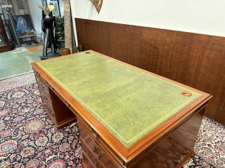 Engels-Antiek-Klassiek-Oud-Chesterfield-Bureau-Desk-Mahoniehout-met-Groen-Lederen-Inleg