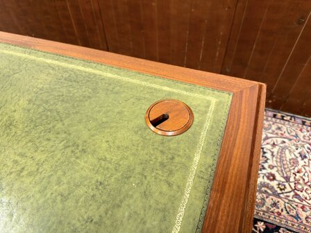 Engels-Antiek-Klassiek-Oud-Chesterfield-Bureau-Desk-Mahoniehout-met-Groen-Lederen-Inleg