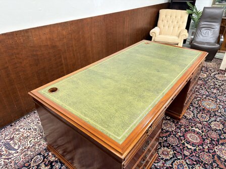 Engels-Antiek-Klassiek-Oud-Chesterfield-Bureau-Desk-Mahoniehout-met-Groen-Lederen-Inleg