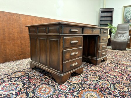 Antiek-Engels-Klassiek-Oud-Chesterfield-Eikenhout-Bureau-Desk-met-Groen-Lederen-Inleg