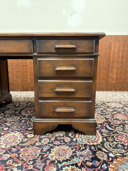 Antiek-Engels-Klassiek-Oud-Chesterfield-Eikenhout-Bureau-Desk-met-Groen-Lederen-Inleg