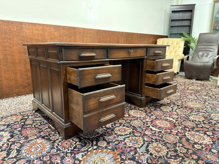 Antiek-Engels-Klassiek-Oud-Chesterfield-Eikenhout-Bureau-Desk-met-Groen-Lederen-Inleg