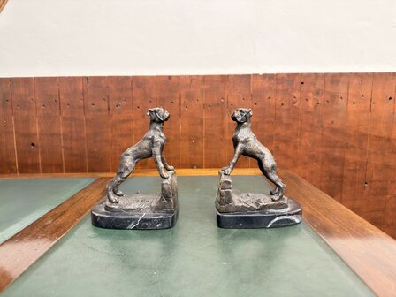 Klassiek-Oud-Antiek-Franse-Boxer-Boekensteunen-van-Brons-met-Natuurstenen-Voet