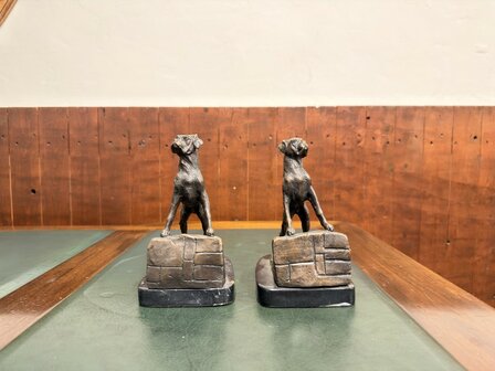 Klassiek-Oud-Antiek-Franse-Boxer-Boekensteunen-van-Brons-met-Natuurstenen-Voet