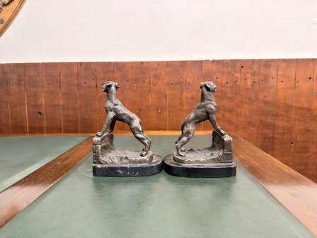 Klassiek-Oud-Antiek-Franse-Boxer-Boekensteunen-van-Brons-met-Natuurstenen-Voet