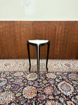 Bijzettafel-Bijzettafeltje-Zwart-Gelakt-met-Inleg-van-Roggen-huid