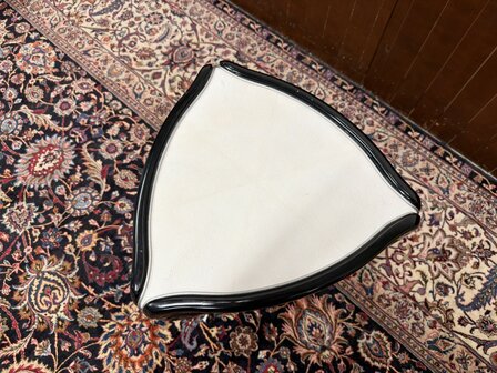 Bijzettafel-Bijzettafeltje-Zwart-Gelakt-met-Inleg-van-Roggen-huid