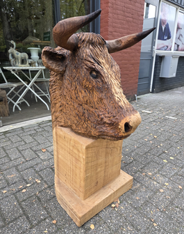 Houtsnijwerk-tuinbeeld-van-een-koe-stier-3