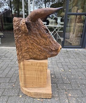 Houtsnijwerk-tuinbeeld-van-een-koe-stier-4