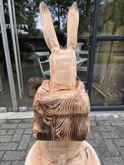 Haas-konijn-houtsnijwerk-tuinbeeld-hout-8