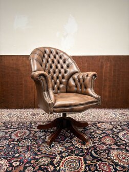 Klassiek-Oud-Engels-Antiek-Chesterfield-Bureaustoel-Director-Chair-in-Bruin-Leder