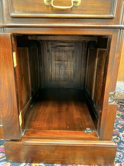 Klassiek-Oud-Antiek-Engels-Chesterfield-Mahoniehout-Mahonie-Bureau-Desk-met-Groene-Lederen-Inleg