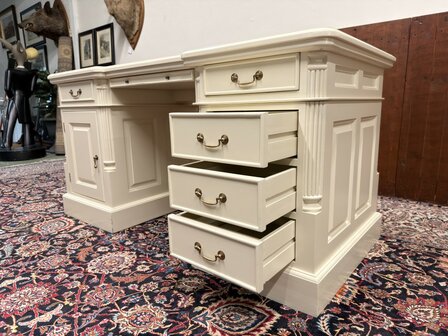 Klassiek-Oud-Antiek-Engels-Chesterfield-Mahoniehout-Mahonie-Wit-Creme-Landelijk-Bureau-Desk-met-ZwartLederen-Inleg