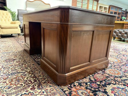 Klassiek-Oud-Engels-Antiek-Chesterfield-Mahoniehouten-Bureau-Desk-met-Bureaustoel-Stoel