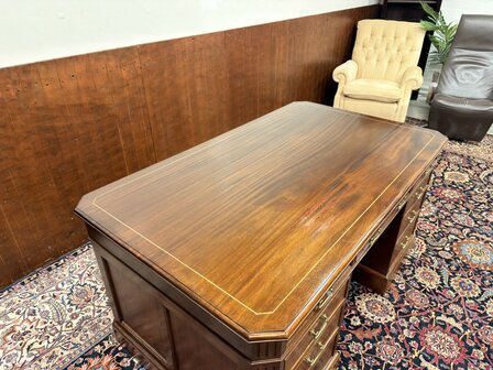 Klassiek-Oud-Engels-Antiek-Chesterfield-Mahoniehouten-Bureau-Desk-met-Bureaustoel-Stoel