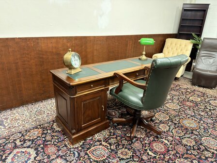 Klassiek-Oud-Antiek-Engels-Chesterfield-Mahoniehout-Mahonie-Smal-Ondiep-Bureau-Desk-met-Groen-Lederen-Inleg