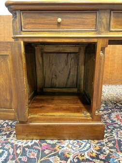 Klassiek-Oud-Antiek-Engels-Chesterfield-Mahoniehout-Mahonie-Smal-Ondiep-Bureau-Desk-met-Groen-Lederen-Inleg