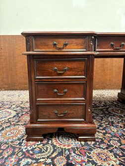 Antiek-Oud-Engels-Klassiek-Chesterfield-Bureau-Desk-Mahoniehout-met-Groen-Leder