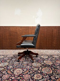 Klassiek-Antiek-Engels-Oud-Zwart-Lederen-Chesterfield-Bureaustoel-President-Chair