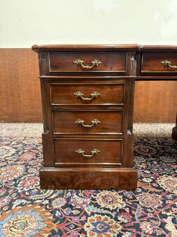 Klassiek-Antiek-Engels-Oud-Chesterfield-Mahonie-Bureau-Desk-Partnerdesk-met-Groen-Leder-Ingelegd