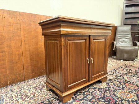 Klassiek-Engels-Oud-Antiek-Chesterfield-Mahoniehouten-Dressoir-Kantoorkast-Sidetable