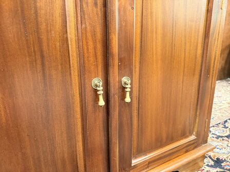 Klassiek-Engels-Oud-Antiek-Chesterfield-Mahoniehouten-Dressoir-Kantoorkast-Sidetable