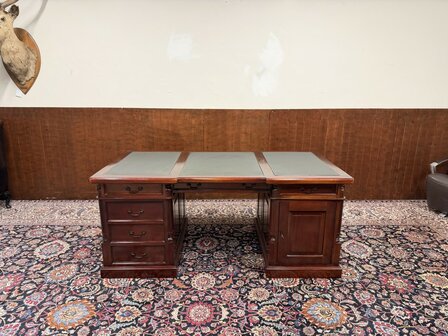 Klassiek-Engels-Oud-Antiek-Chesterfield-Mahoniehouten-Bureau-Desl-Partnerdesk-Met-Groen-Lederen-Ingeleged