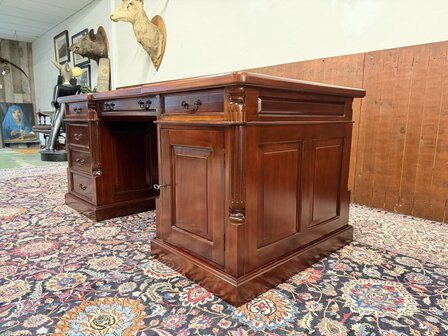 Klassiek-Engels-Oud-Antiek-Chesterfield-Mahoniehouten-Bureau-Desl-Partnerdesk-Met-Groen-Lederen-Ingeleged