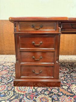 Klassiek-Engels-Oud-Antiek-Chesterfield-Mahoniehouten-Bureau-Desl-Partnerdesk-Met-Groen-Lederen-Ingeleged