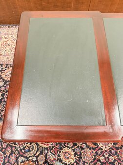 Klassiek-Engels-Oud-Antiek-Chesterfield-Mahoniehouten-Bureau-Desl-Partnerdesk-Met-Groen-Lederen-Ingeleged